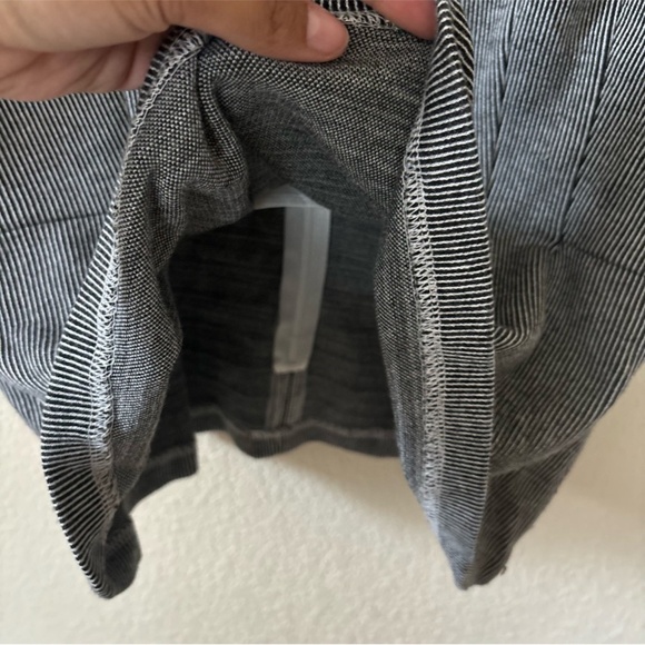 Antonio Melani Black & White Striped Peplum Sleeveless Top Size Medium - Picture 5 of 10